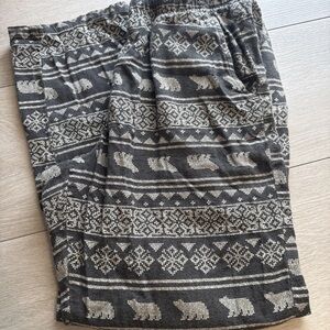 Old Navy Black & Cream Knit Pattern Shorts